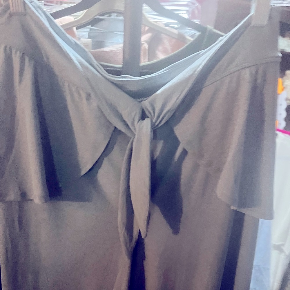 Free Prople movement take 5 joggers with cute tie in front. Light material